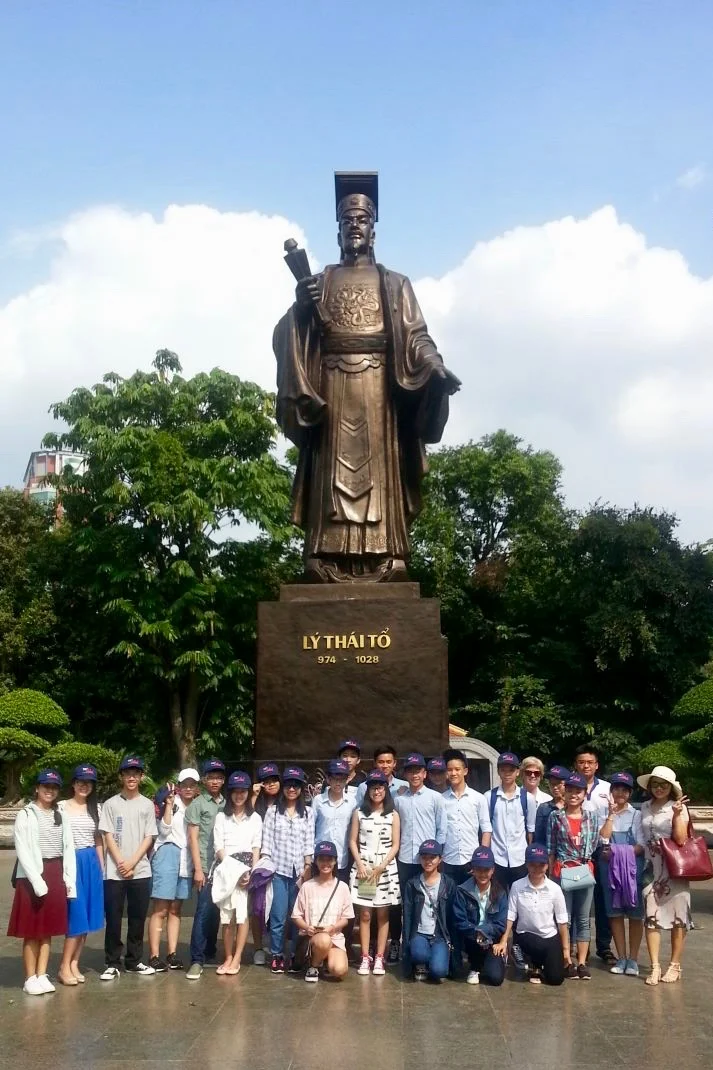 Ly Thai To Monument.jpg