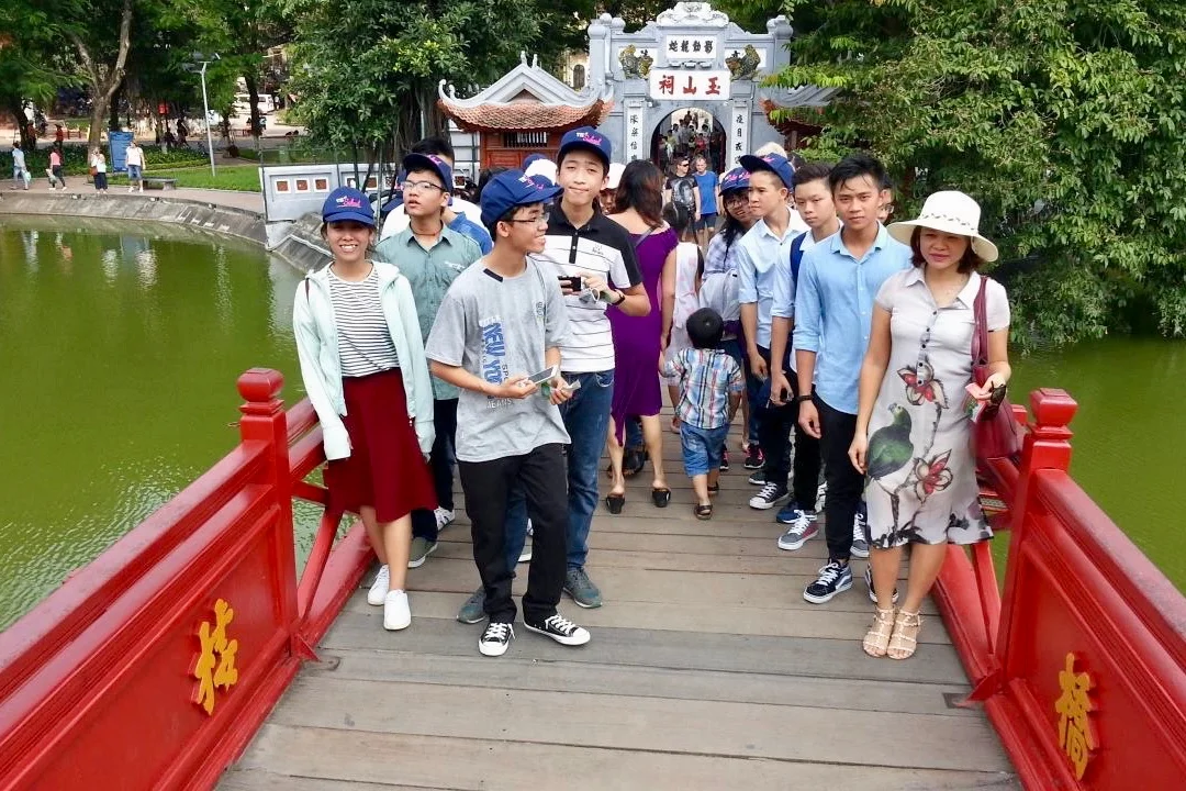 Hoan Kiem Bridge.jpg