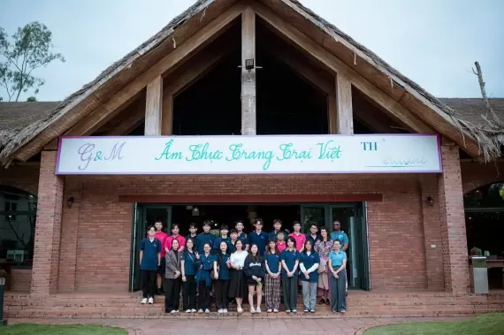 Exploring TH True Milk 's Supply Chain With THSers Vinh