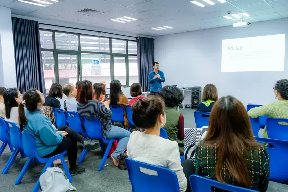 Accompany your children in their teenage years