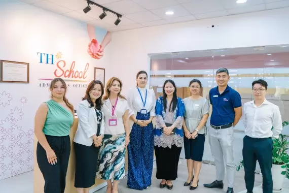 TH School was honoured to welcome the Counsellor from the Azerbaijani Embassy and Russian University’s representative