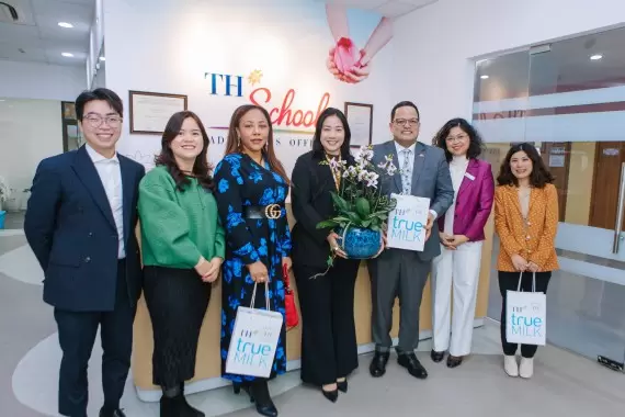 TH School and the Ambassador of the Republic of Dominica promote cultural exchange