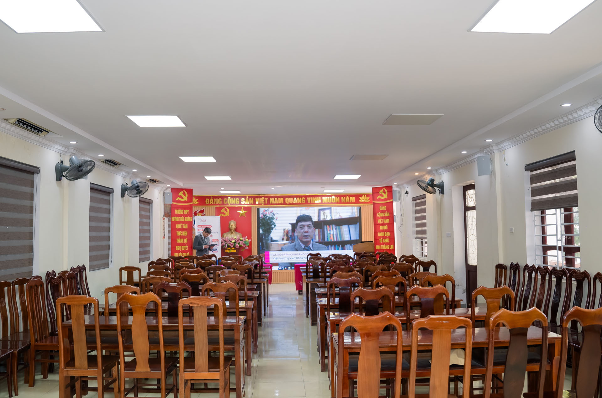 Hall room